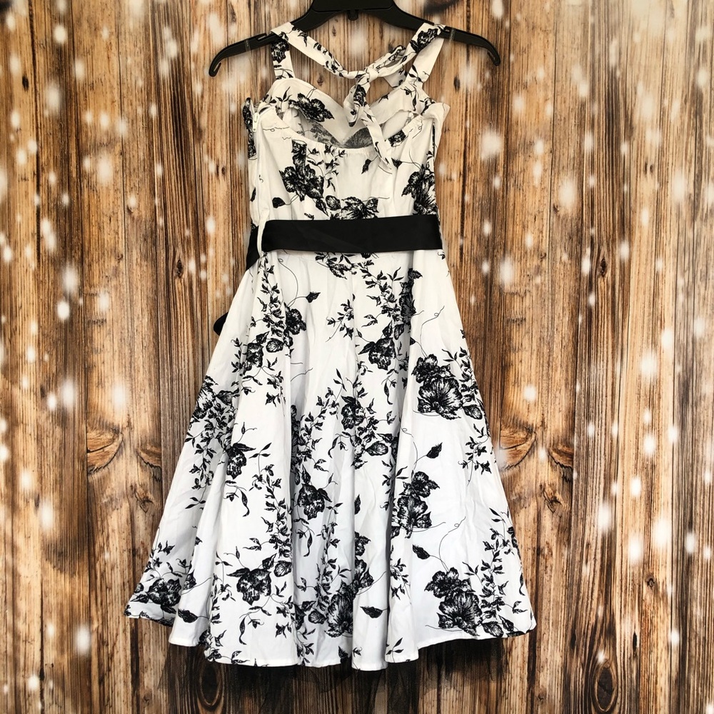 Hearts & Roses Graphite Flower Halter Dress - Picture 10 of 10